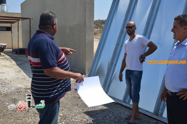 كفرقاسم تنتصر.. واغلقت الابواب !!! عمو عادل يُسلم مفاتيح استاذ ابو خميس الدولي الى رؤساء الفرق الرياضية بعد اتمامه وتغليقه  